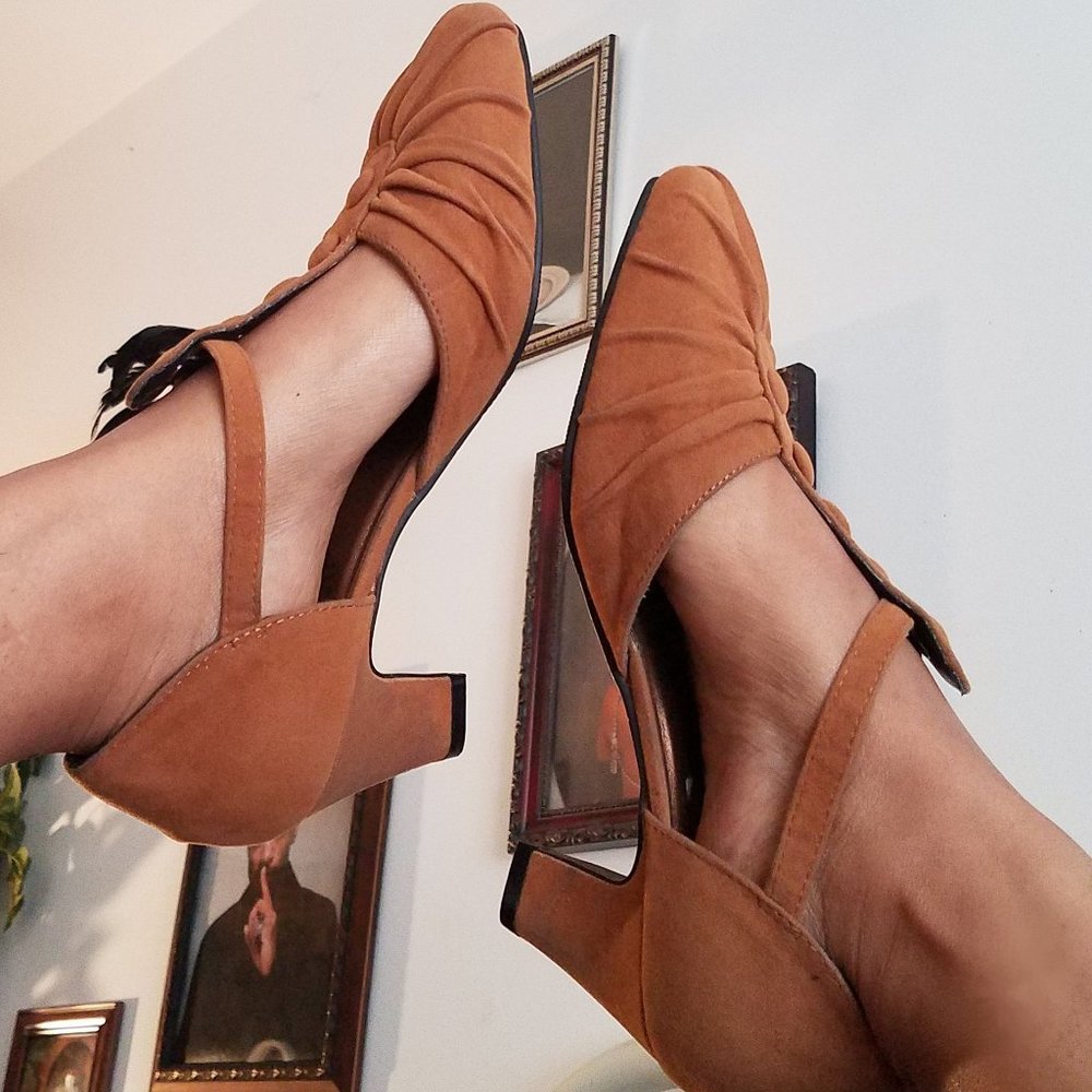 vintage t strap pumps